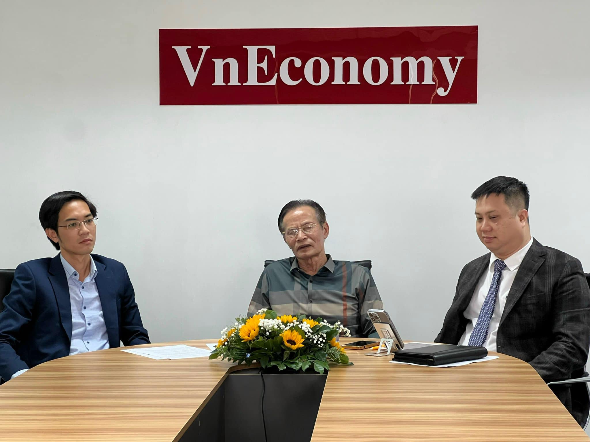 C&aacute;c chuy&ecirc;n gia tham dự đối thoại của VnEconomy từ điểm cầu TP.HCM. Ảnh: Hồng Vinh.