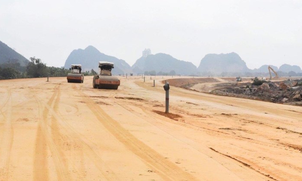 Một số địa phương triển khai công tác giải phóng mặt bằng (cao tốc bắc nam) và thực hiện giải ngân còn chậm