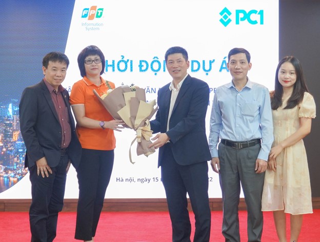 Đại diện L&atilde;nh đạo Ban Chuyển đổi số PC1 tin tưởng sự hợp t&aacute;c sẽ l&agrave; nền tảng quan trọng gi&uacute;p PC1 n&acirc;ng cao chất lượng vận h&agrave;nh nội bộ.