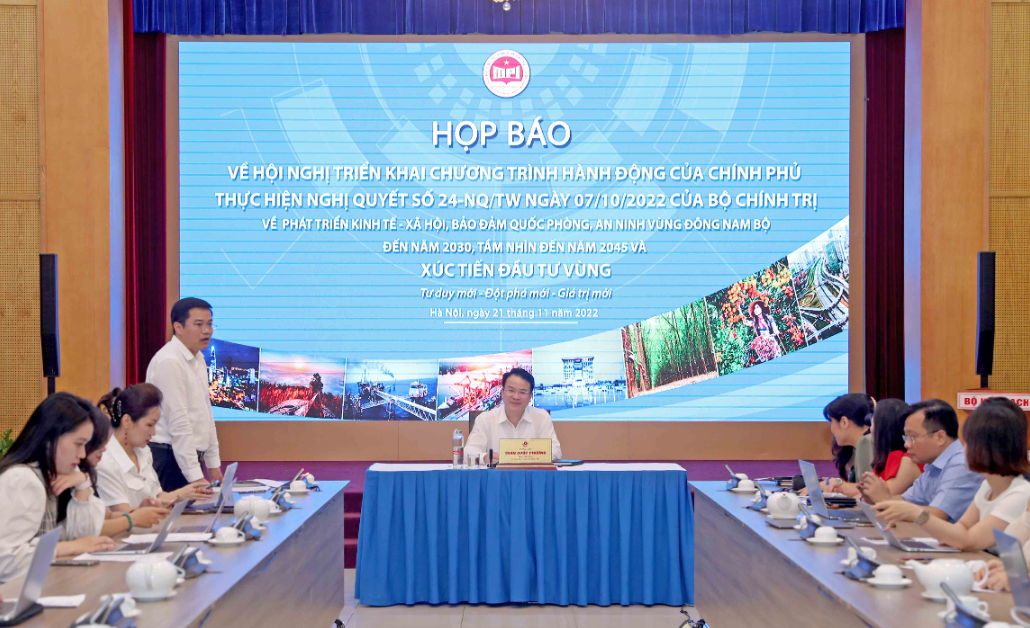Toàn cảnh buổi họp báo.