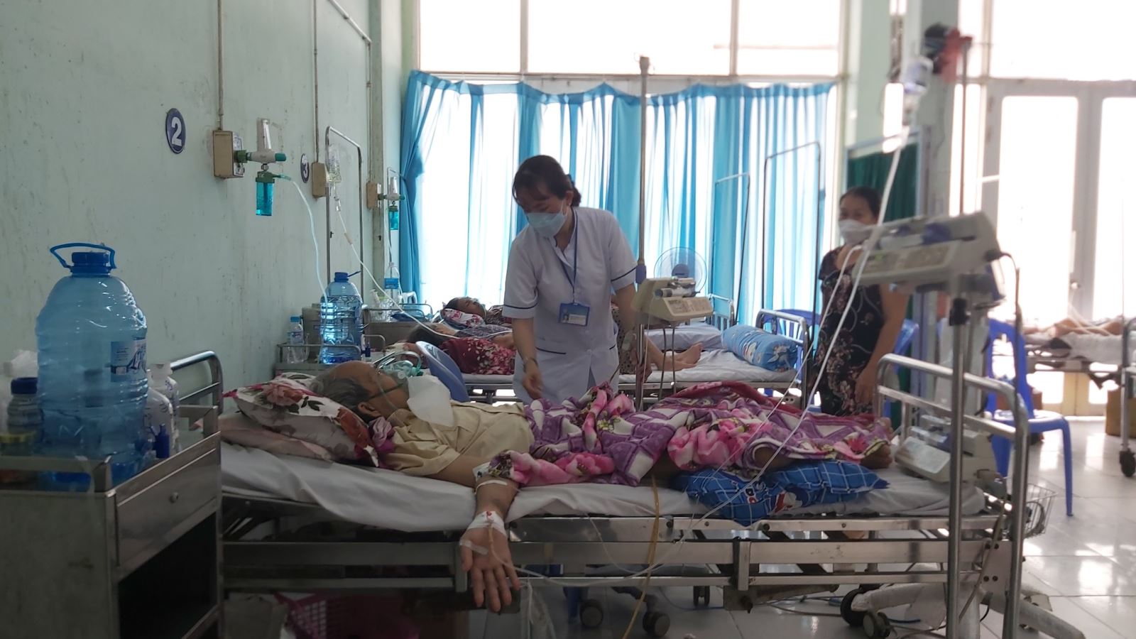 Bệnh nhân Lê Văn Tâm (huyện Cầu Ngang, tỉnh Trà Vinh) đang điều trị tại Bệnh viện đa khoa tỉnh Trà Vinh. Ảnh: Dũng Hiếu