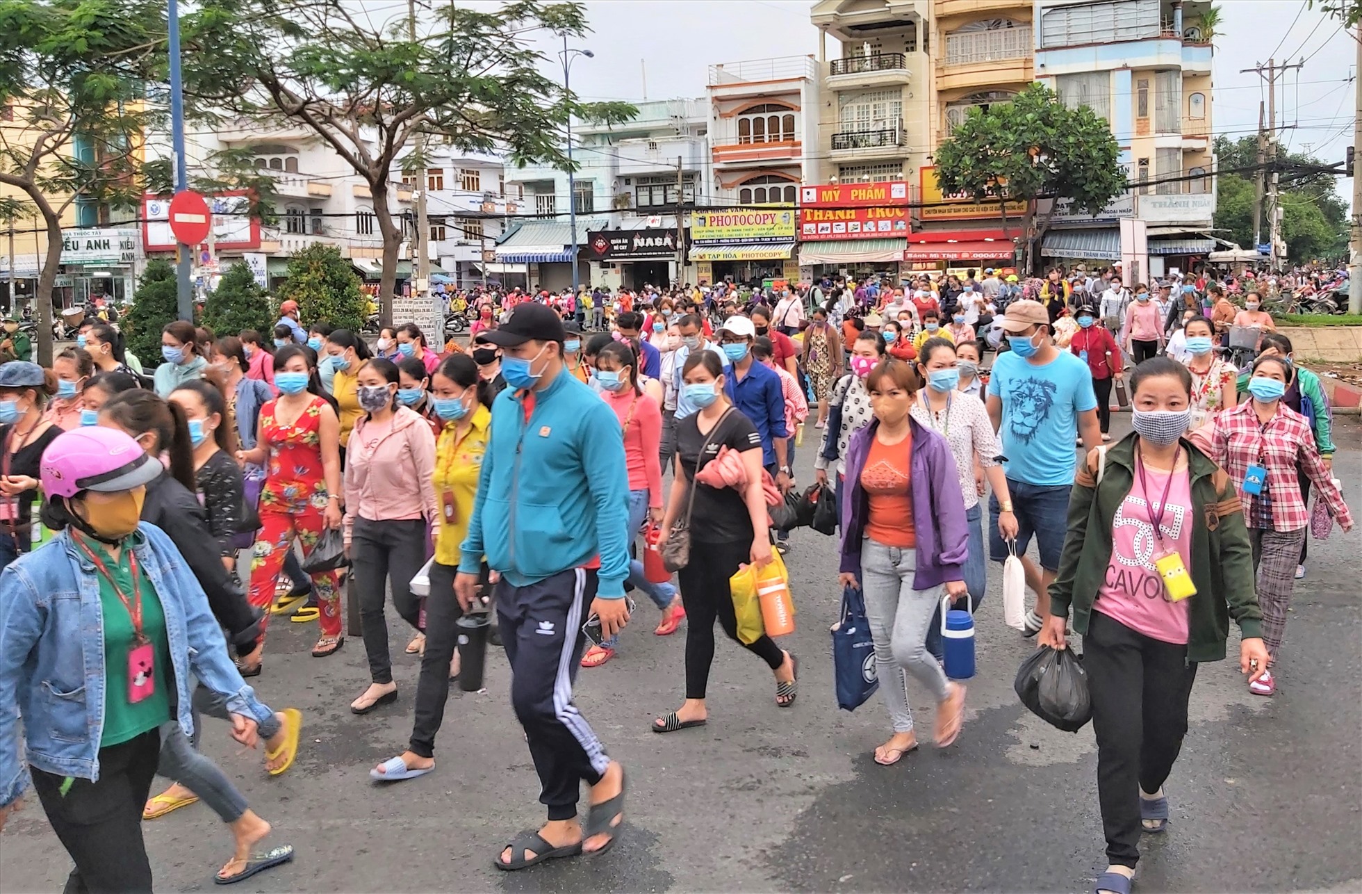 Tết đến, bên cạnh niềm vui đoàn viên còn là nỗi lo cơm áo đè nặng lên vai những công nhân lao động nghèo (ảnh minh họa - Nam Dương).