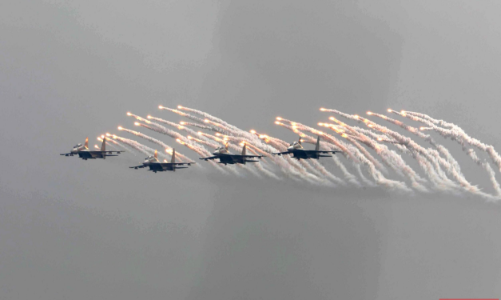 Chiêm ngưỡng màn trình diễn của đội bay tiêm kích chuẩn bị cho Triển lãm Quốc phòng quốc tế