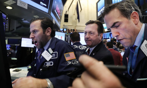 Chứng khoán Mỹ xanh rực nhờ kỳ vọng lãi suất, giá dầu tăng mạnh sau tín hiệu từ Saudi Arabia