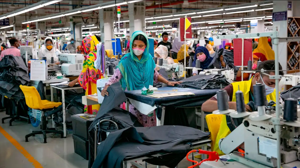 Một số hãng bán lẻ đã yêu cầu các nhà cung cấp của Bangladesh ngừng sản xuất hoặc hoãn vận chuyển hàng theo đơn đã đặt trong vòng tối đa 3 tháng - Ảnh: Getty Images