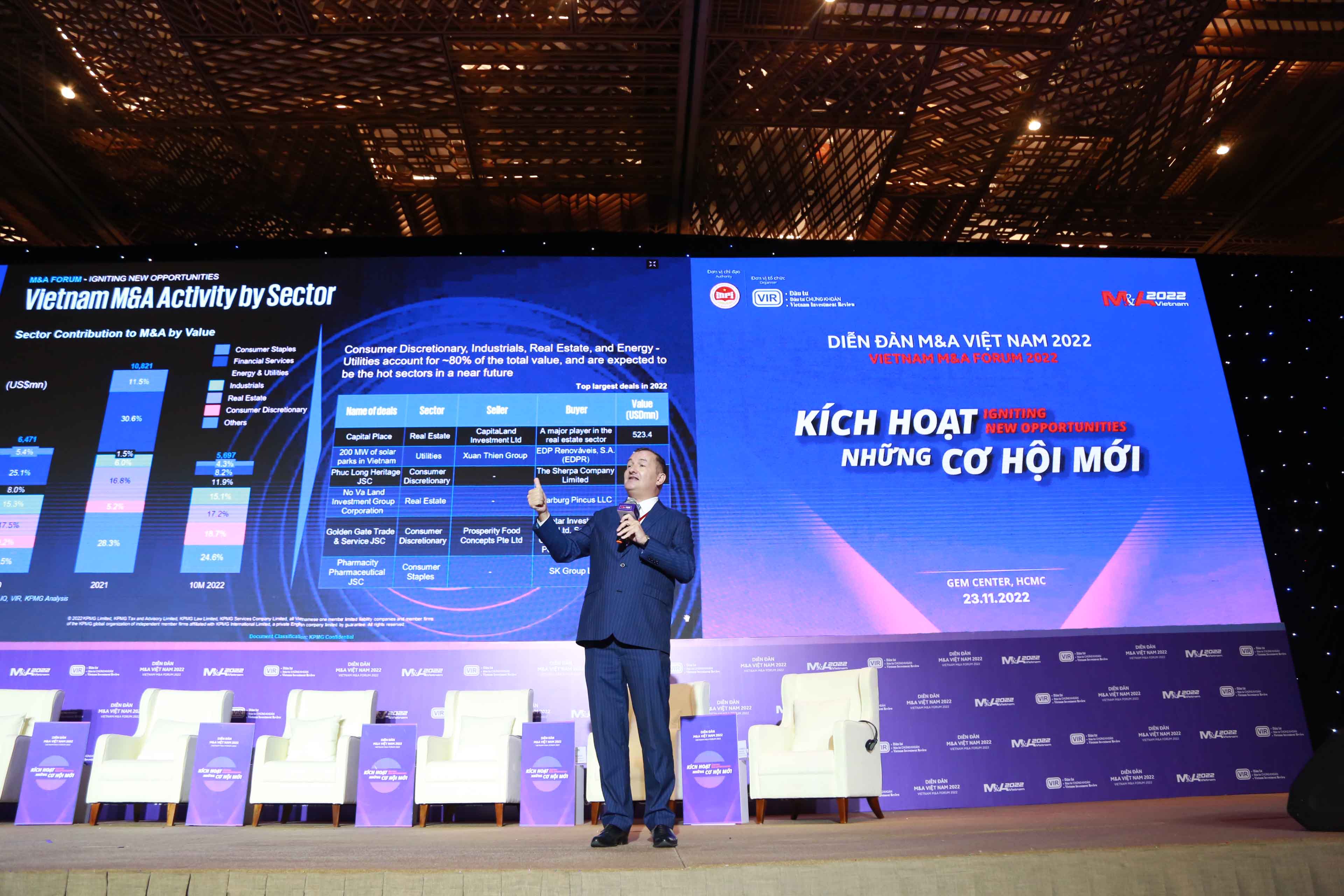 Ông Warrick Cleine, Chủ tịch kiêm Tổng giám đốc KPMG Việt Nam và Campuchia chia sẻ tại Diễn đàn M&A 2022.