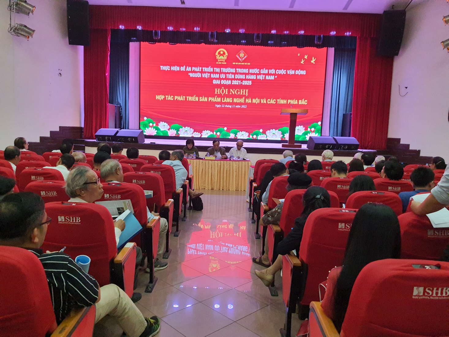 Quang cảnh hội nghị.