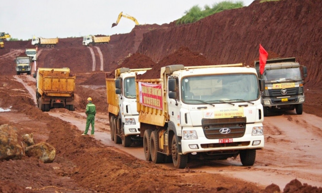 Sau gần 10 tháng thi công hạng mục san nền mới đạt 26,71/100 triệu m3 cả đào và đắp.