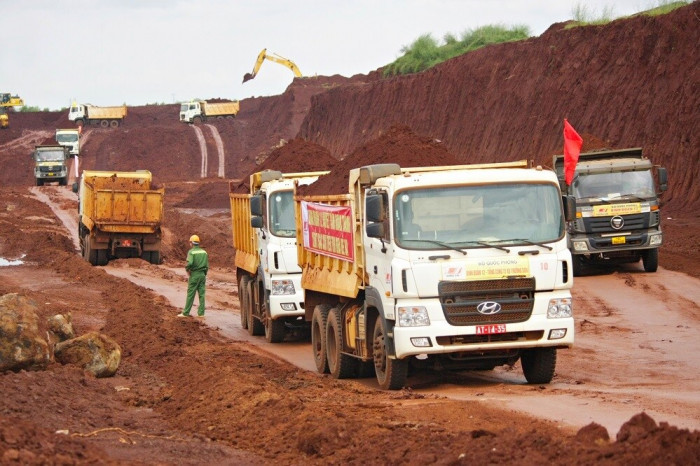 Sau gần 10 tháng thi công hạng mục san nền mới đạt 26,71/100 triệu m3 cả đào và đắp.