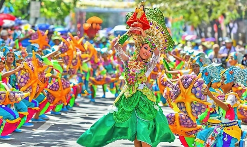 Thành phố nhỏ nhất cả nước đón lượng du khách gấp 64 lần dân số địa phương, thu 14.000 tỷ từ du lịch