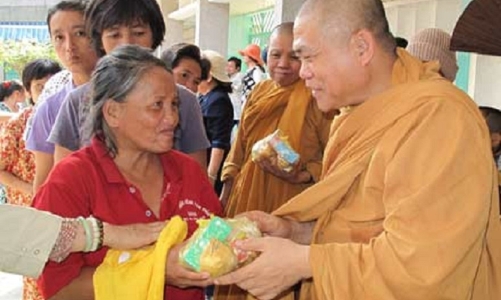 Phật giáo Việt Nam tích cực tham gia từ thiện xã hội, xóa đói giảm nghèo
