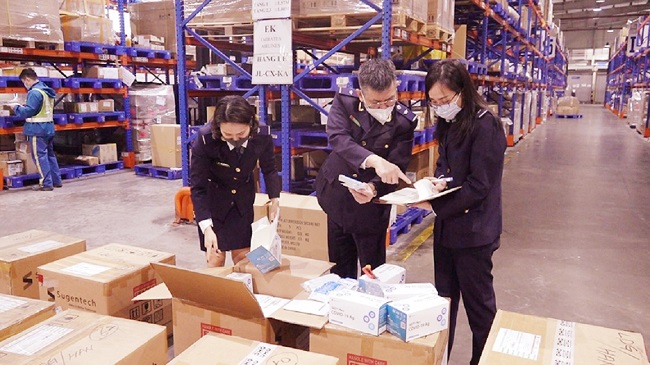 Tăng cường kiểm tra, kịp thời phát hiện, xử lý nghiêm các hành vi buôn lậu,gian lận thương mại và hàng giả.