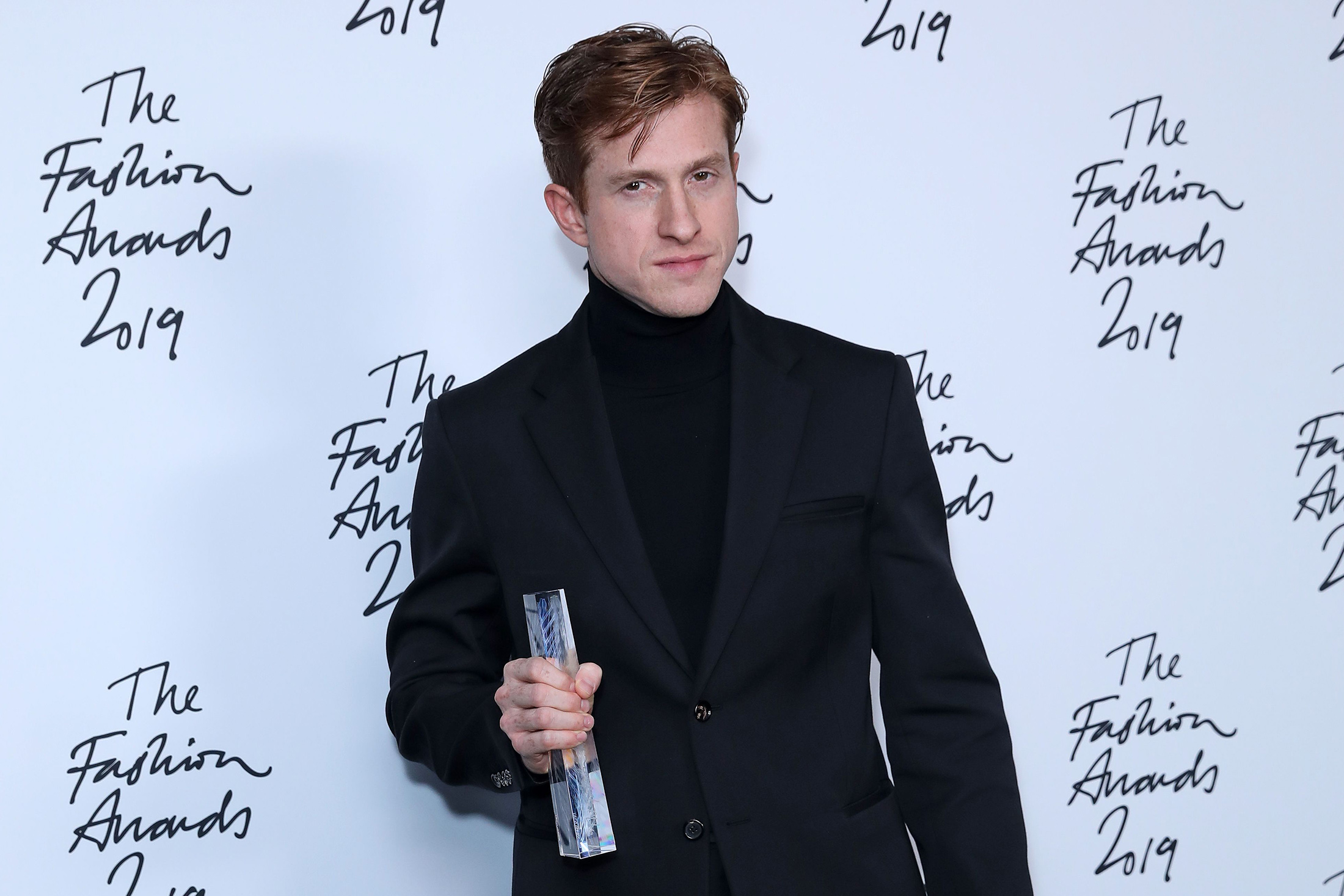 Daniel Lee được kỳ vọng sẽ giúp  Burberry tăng trưởng mảng thời trang nữ và phụ kiện, túi xách.