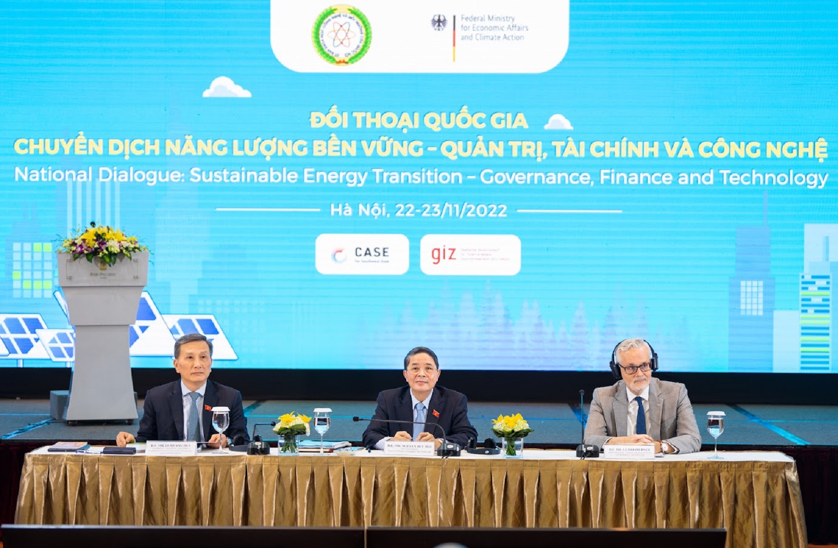 Đối thoại quốc gia: “Chuyển dịch năng lượng bền vững – Quản trị, Tài chính và Công nghệ”.