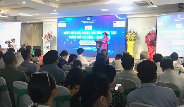  Phó chủ tịch UBND TP. Đà Nẵng Ngô Thị Kim Yến, Chủ tịch Hội đồng điều phối mạng lưới khởi nghiệp thành phố phát biểu khai mạc Ngày hội Khởi nghiệp đổi mới sáng tạo Surf 2022.