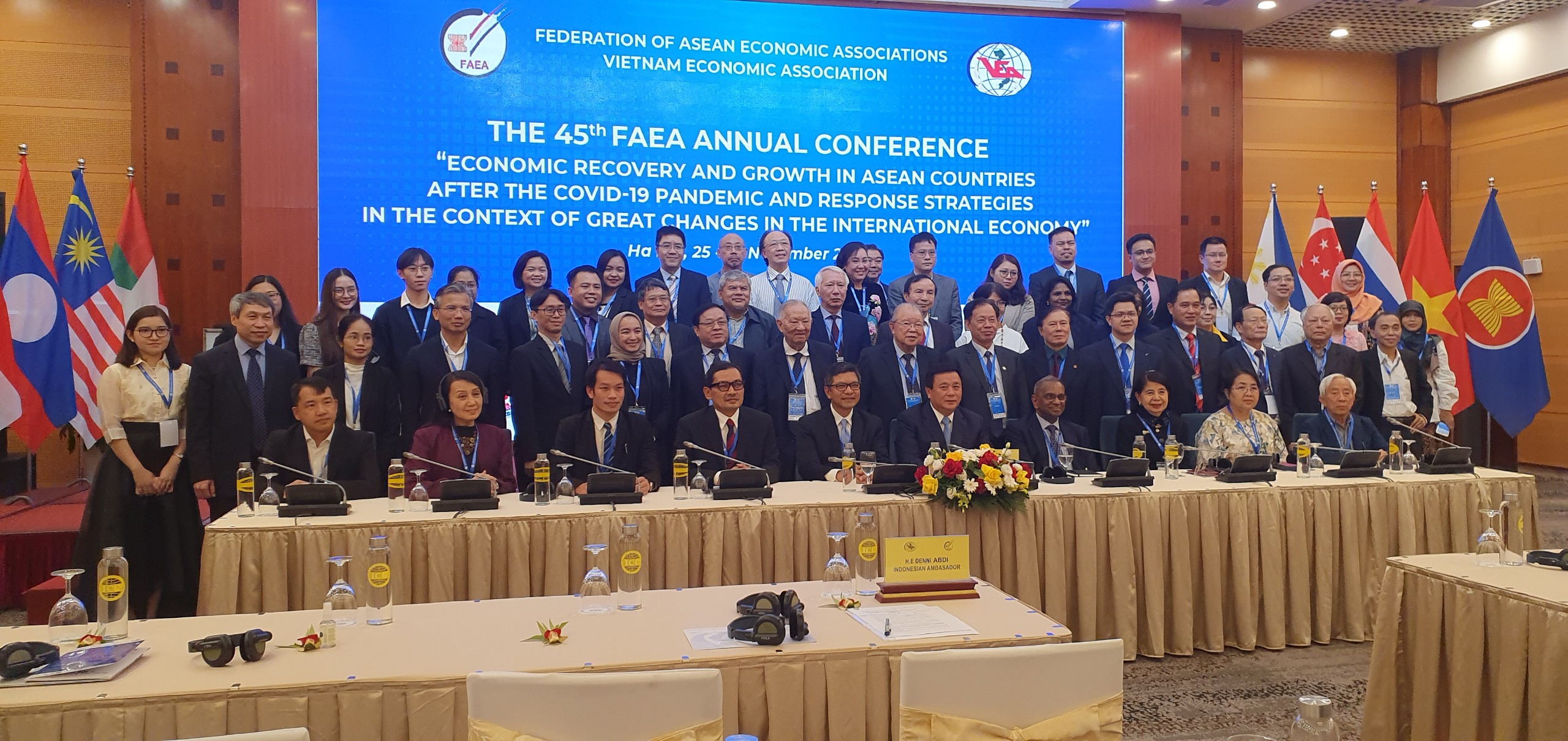 C&aacute;c đại biểu chụp ảnh lưu niệm tại Hội nghị s&aacute;ng ng&agrave;y 25/11/2022.&nbsp;