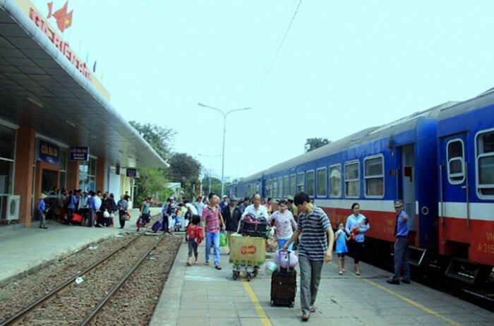 Du lịch nội vùng, liên vùng bằng tàu hỏa là một tour mới nhằm thu hút du khách, kích cầu du lịch.