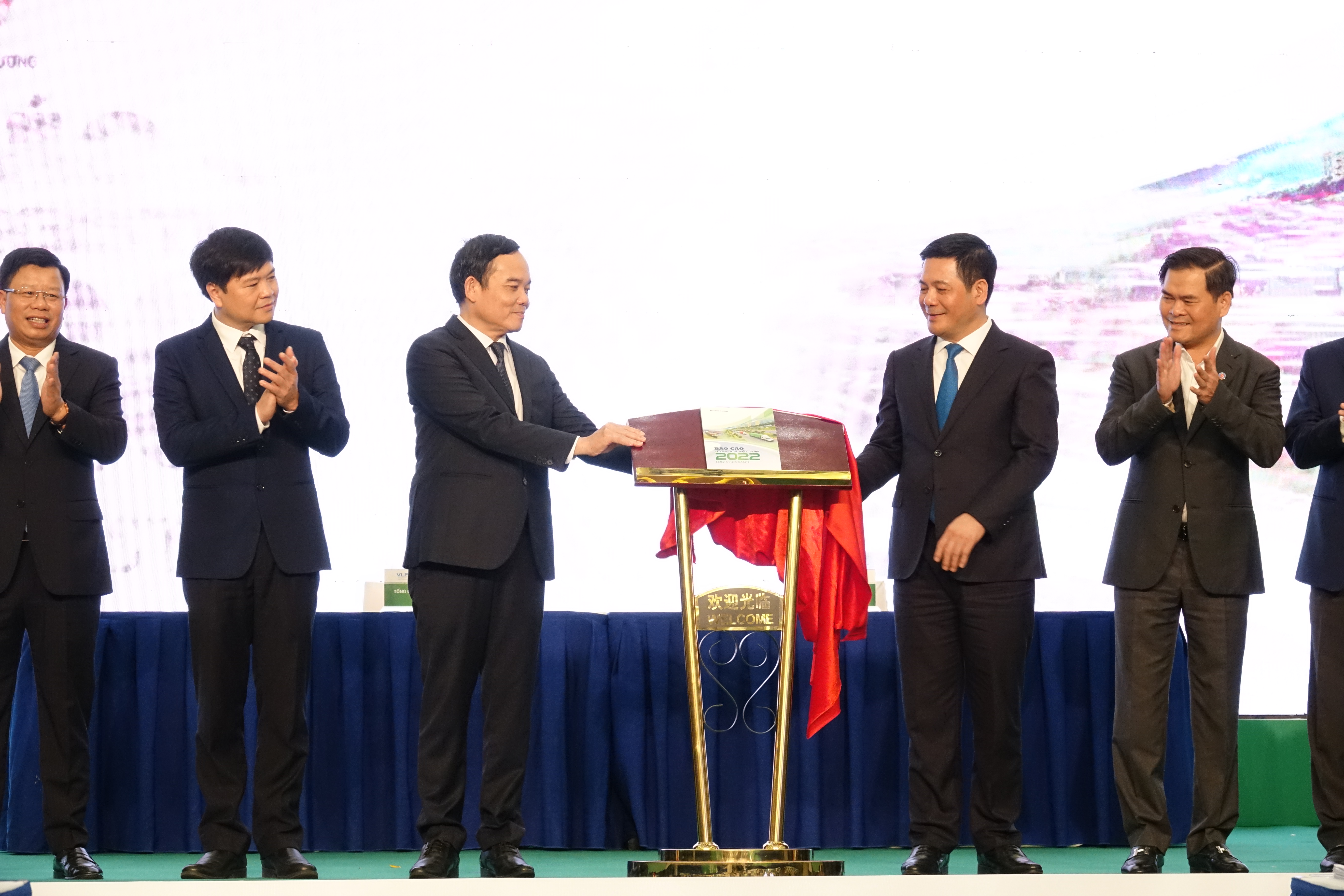 Cũng tại diễn đàn, Báo cáo Logistics Việt Nam 2022 đã chính thức được công bố.