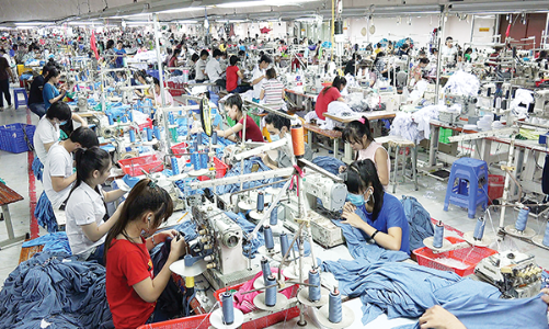 Khó hơn cả thời Covid: Doanh nghiệp ra sức “níu kéo” lao động