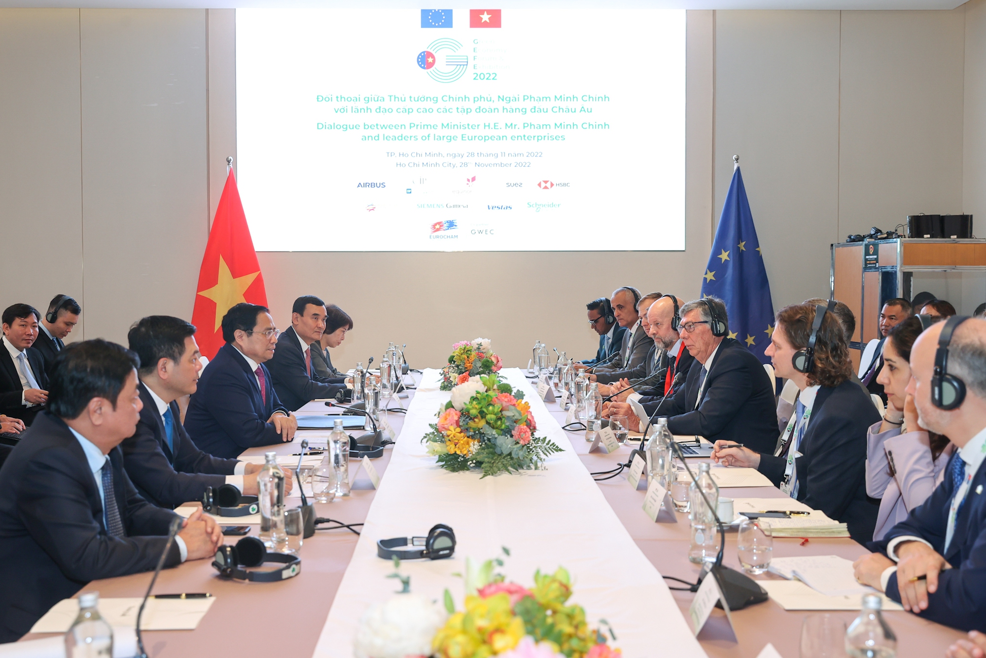 Trong khuôn khổ Diễn đàn và Triển lãm Kinh tế xanh GEFE 2022, Thủ tướng Phạm Minh Chính đã tiếp lãnh đạo các tập đoàn lớn của châu Âu - Ảnh: VGP.