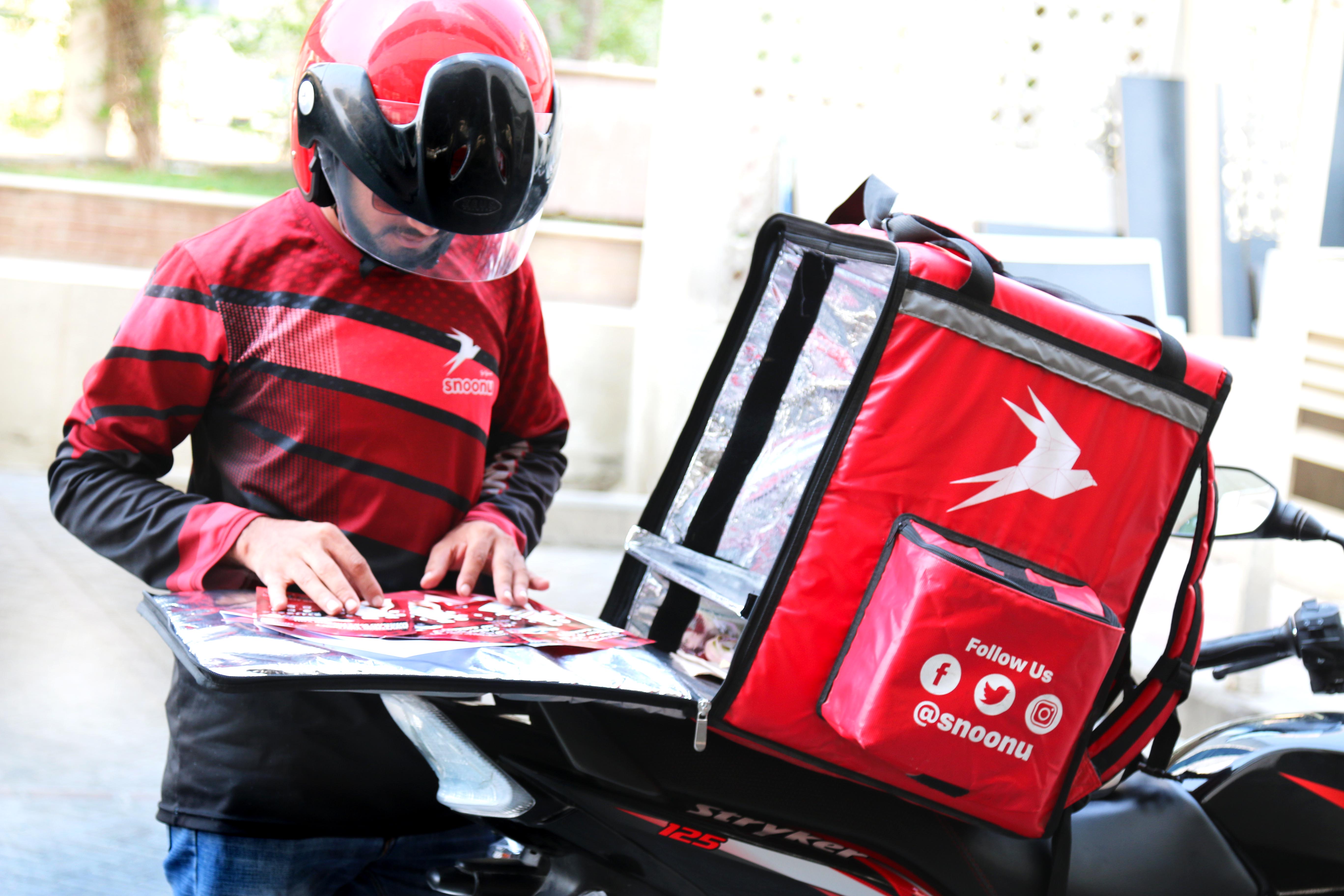 C&aacute;c cơ sở kinh doanh ăn uống trong khu vực chứng kiến lượng đơn đặt h&agrave;ng tăng vọt, cả trực tuyến lẫn ngoại tuyến.