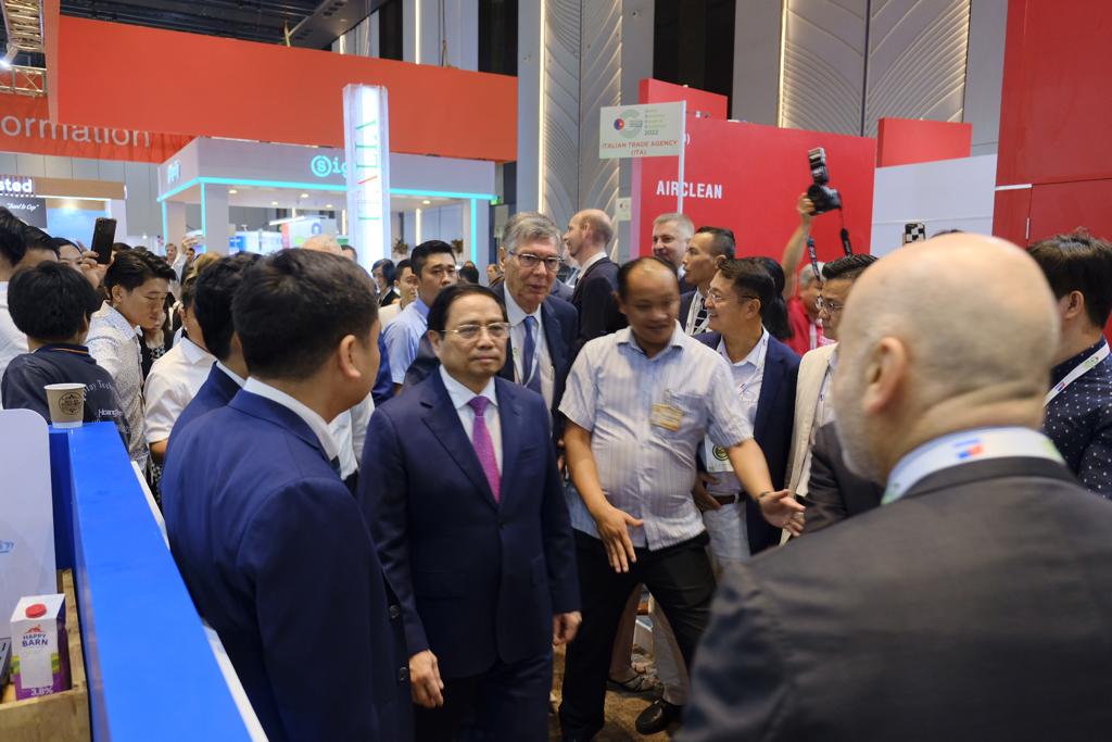 Thủ tướng Ch&iacute;nh phủ Phạm Minh Ch&iacute;nh thăm gian trưng b&agrave;y của Na Uy - Ảnh: Đại sứ qu&aacute;n Na Uy