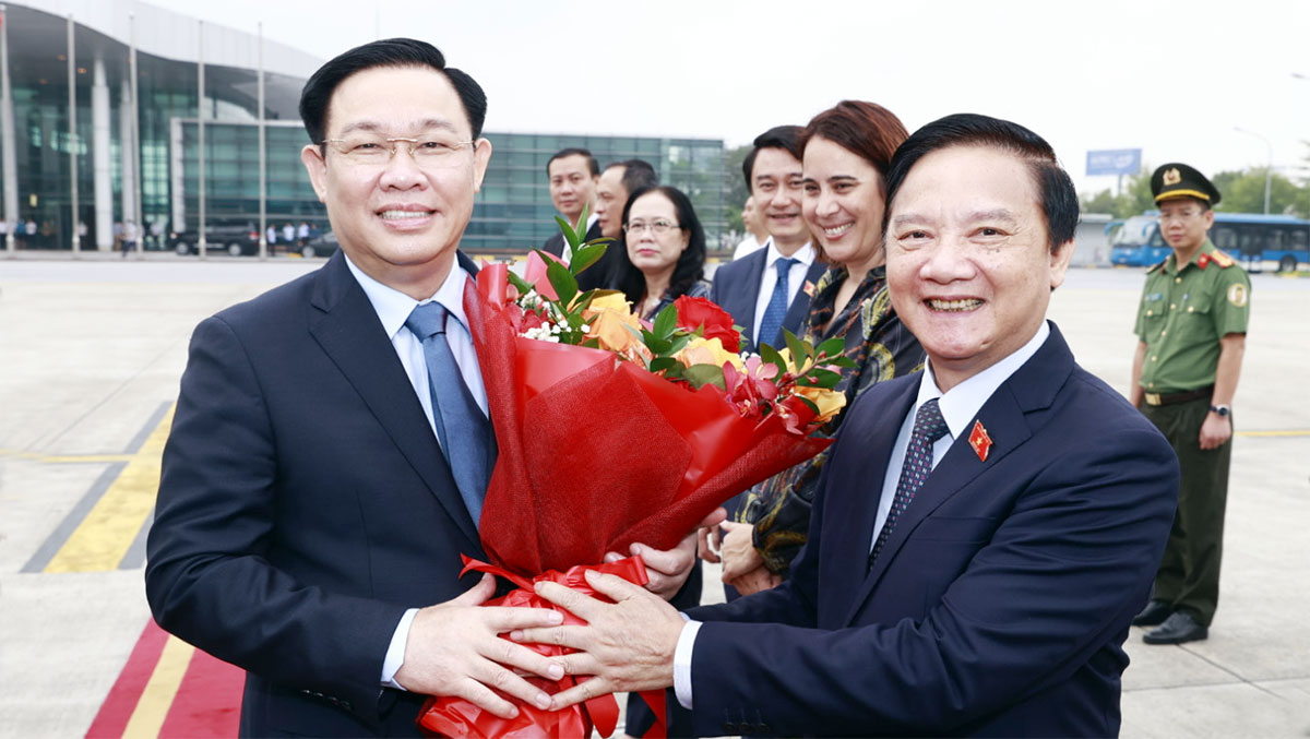Phó Chủ tịch Quốc hội Nguyễn Khắc Định chúc thành công chuyến công tác của Chủ tịch Quốc hội Vương Đình Huệ cùng Đoàn đại biểu cấp cao Quốc hội Việt Nam - Ảnh: Quochoi.vn