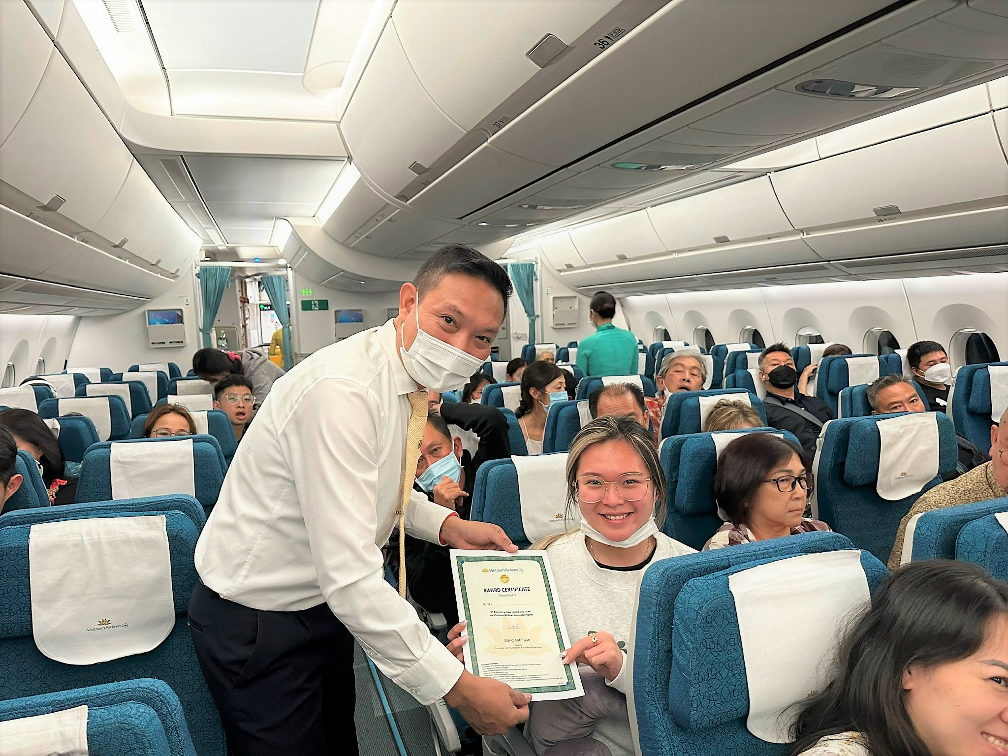 Vietnam Airlines kỷ niệm 1 năm mở đường bay thẳng Việt - Mỹ - Nhịp sống ...