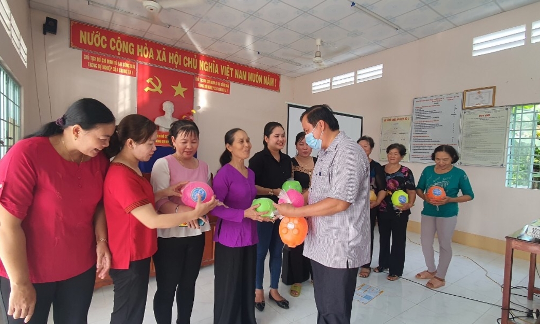 Nuôi đất heo tiết kiệm để tham gia bảo hiểm xã hội tự nguyện” đang được nhân rộng tại Trà Vinh. Ảnh: Dũng Hiếu