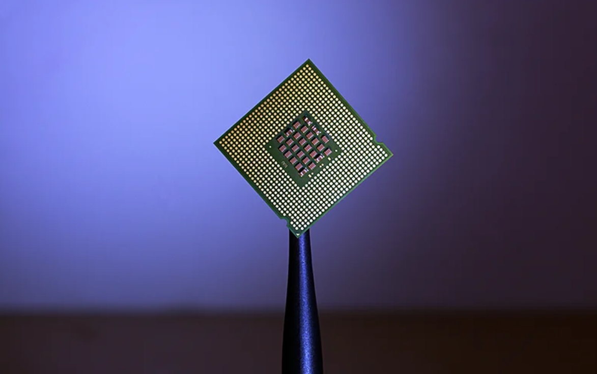 Thị trường chip nhớ, chiếm hoảng hơn 20% thị trường bán dẫn, cũng được dự báo suy giảm 17% trong năm 2023 - Ảnh: Reuters