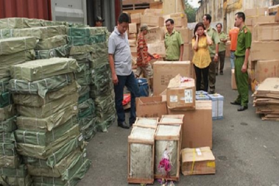 Buôn lậu hàng giả ở trong nước vẫn diễn ra rất phức tạp.