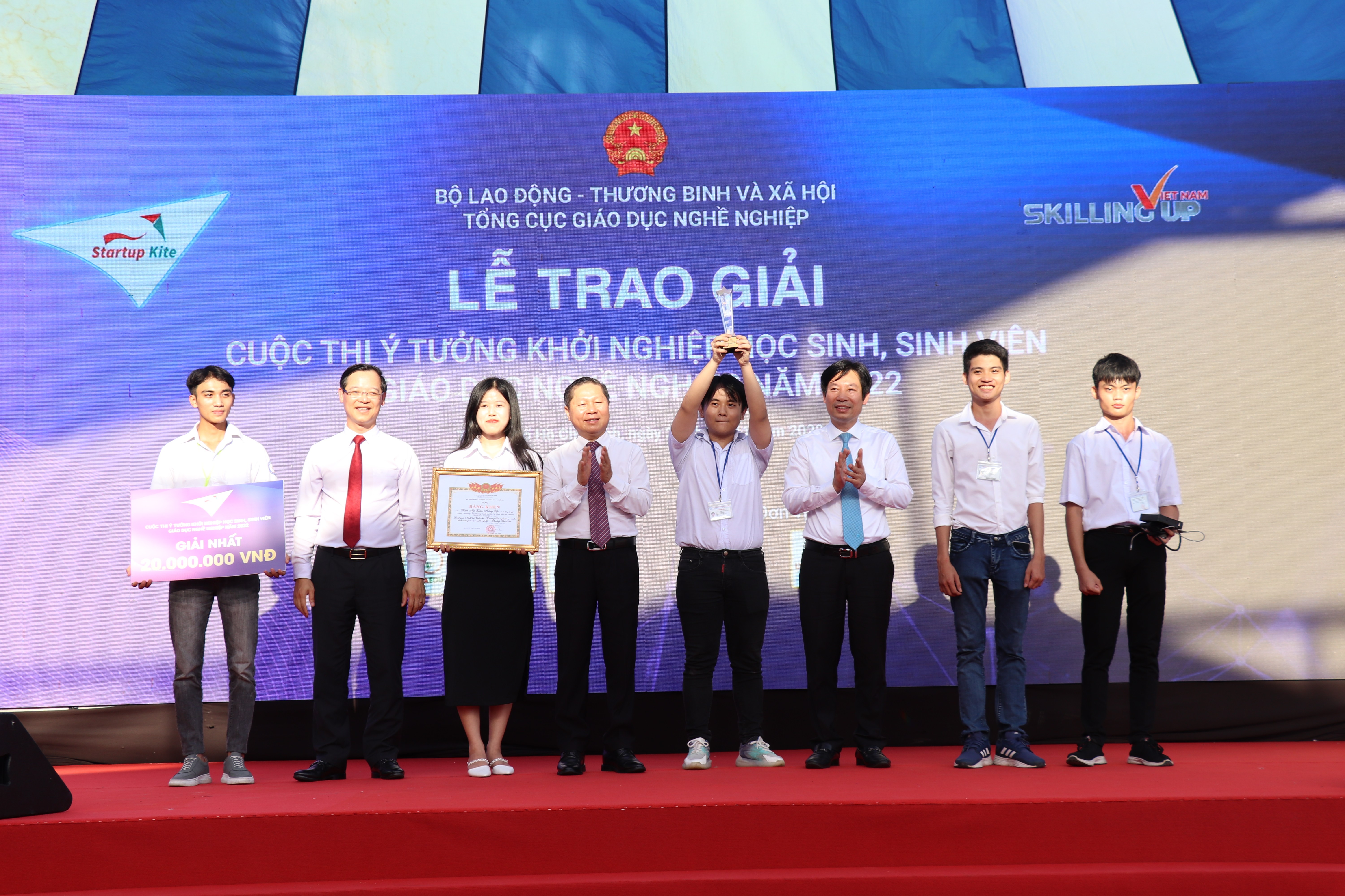 Giải Nhất ý tưởng khởi nghiệp học sinh, sinh viên giáo dục nghề nghiệp 2022 thuộc về dự án “Máy đo huyết áp - GAC. 