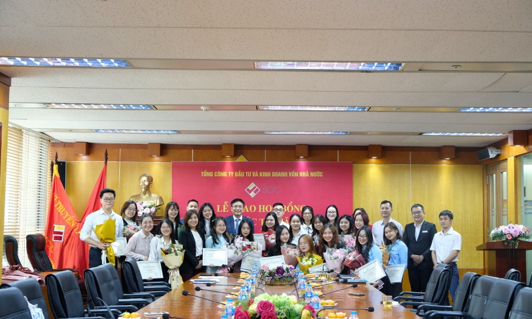 Lễ trao “Học bổng SCIC - Nâng bước tài năng trẻ” 2022.
