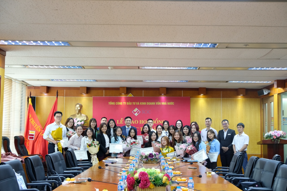 Lễ trao “Học bổng SCIC - Nâng bước tài năng trẻ” 2022.
