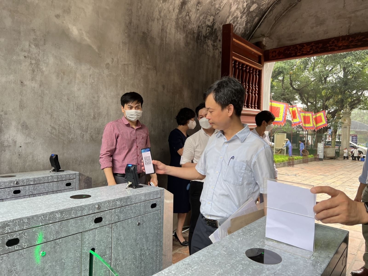 Kh&aacute;ch du lịch khi sử dụng thẻ kh&ocirc;ng chỉ được t&iacute;ch điểm sau mỗi lần mua sắm, m&agrave; c&ograve;n được tận hưởng c&aacute;c ch&iacute;nh s&aacute;ch ưu đ&atilde;i&nbsp; từ c&aacute;c điểm cung cấp dịch vụ uy t&iacute;n.