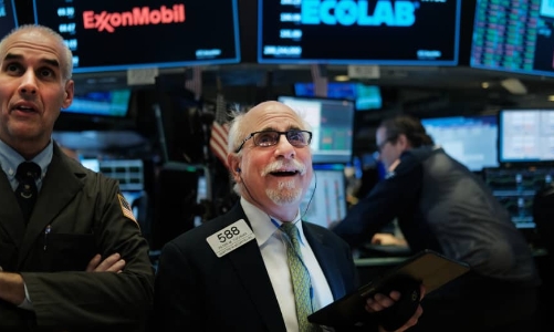 Chứng khoán Mỹ xanh rực sau phát biểu của Chủ tịch Fed, giá dầu cũng tăng mạnh