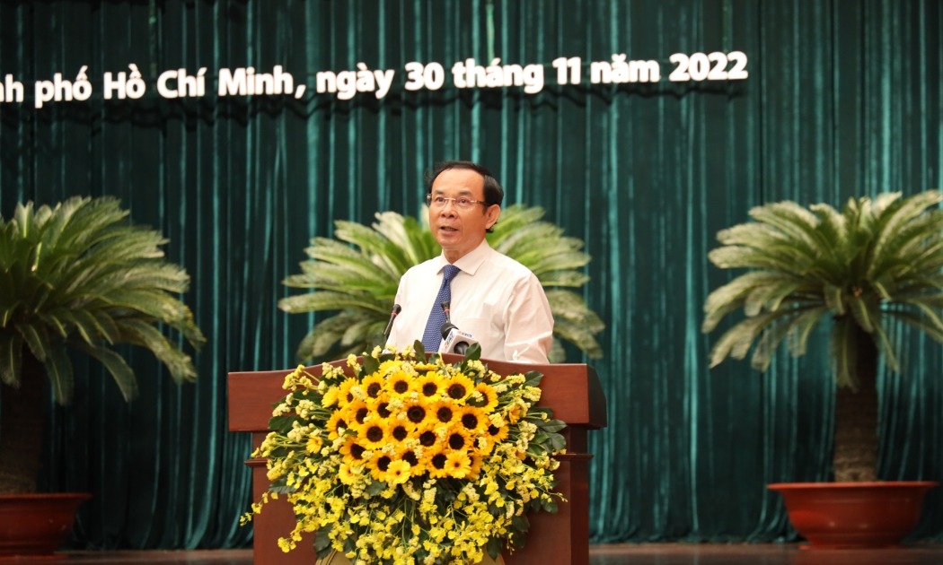 Bí thư thành ủy Nguyễn Văn Nên phát biểu tại Hội nghị lần thứ 19 thảo luận về các dự thảo báo cáo kinh tế xã hội sáng 30/11.