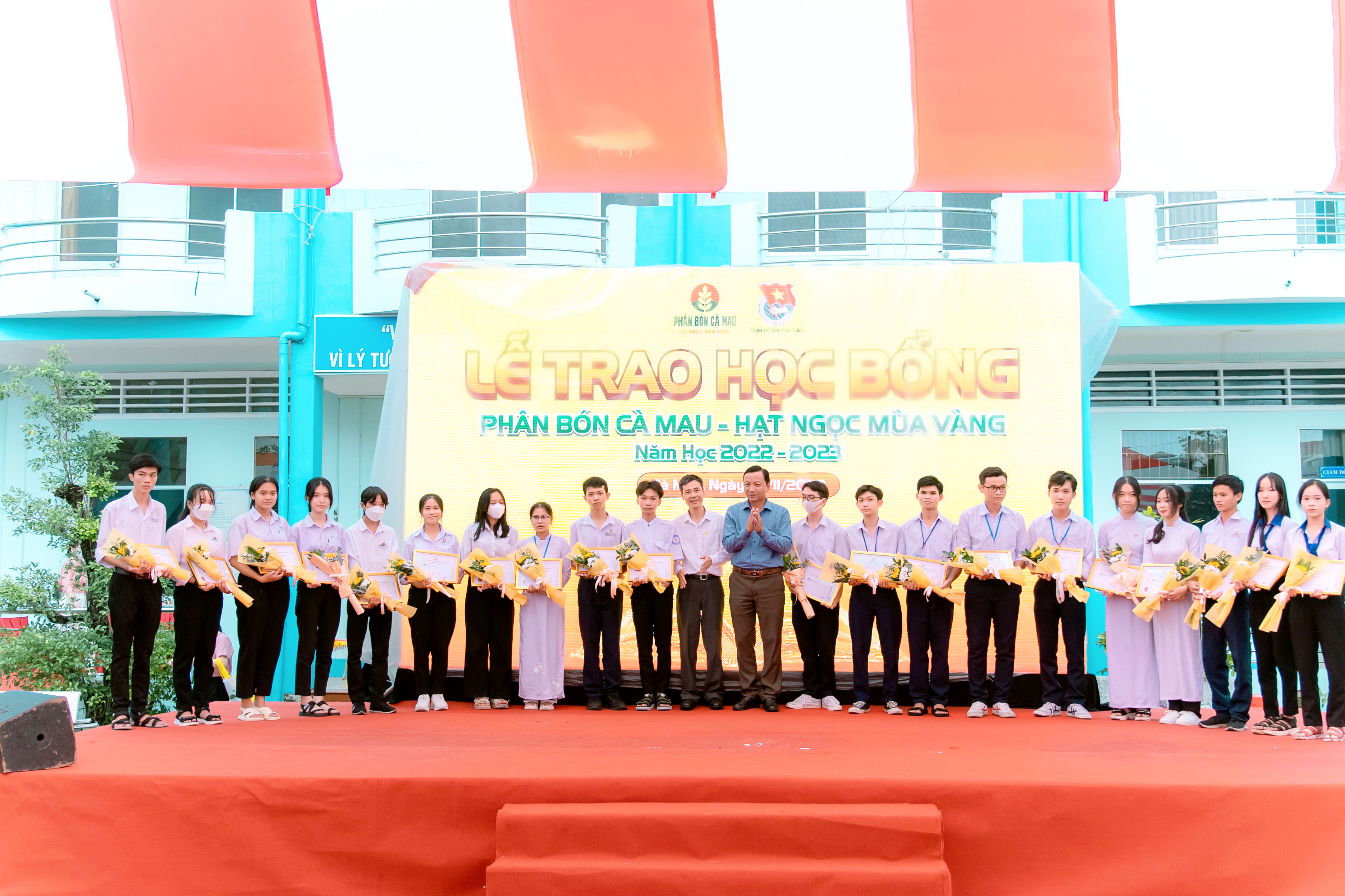 Quỹ học bổng Hạt ngọc Mùa vàng của Phân bón Cà Mau đã trở nên thân thuộc với mỗi học sinh sinh viên.