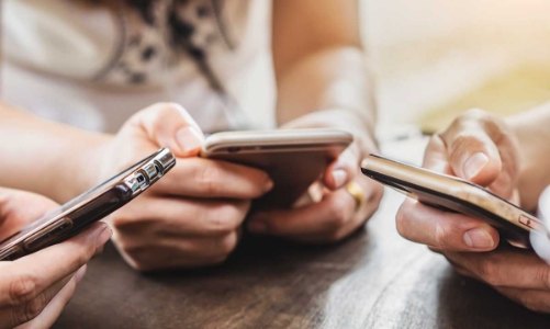 Nghiên cứu: 73% dân số toàn cầu từ 10 tuổi trở lên dùng điện thoại di động