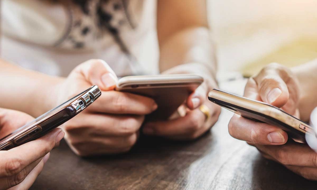 75% thanh niên độ tuổi 15-24 có thể sử dụng Internet, tăng từ mức 72% vào năm 2021. (Ảnh minh họa).