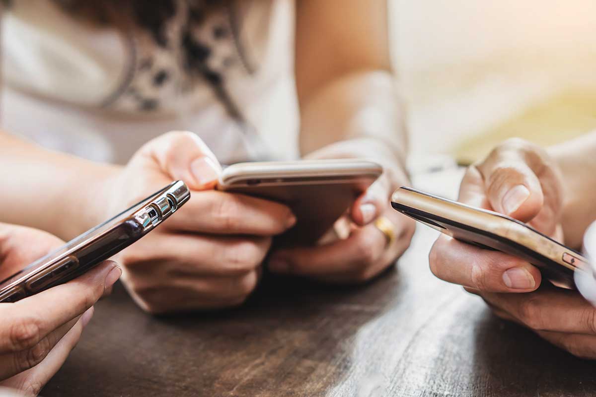 75% thanh niên độ tuổi 15-24 có thể sử dụng Internet, tăng từ mức 72% vào năm 2021. (Ảnh minh họa).