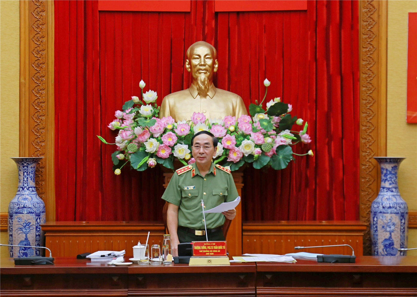 Thứ trưởng Trần Quốc Tỏ phát biểu tại cuộc họp.. Ảnh: Bộ Công an.