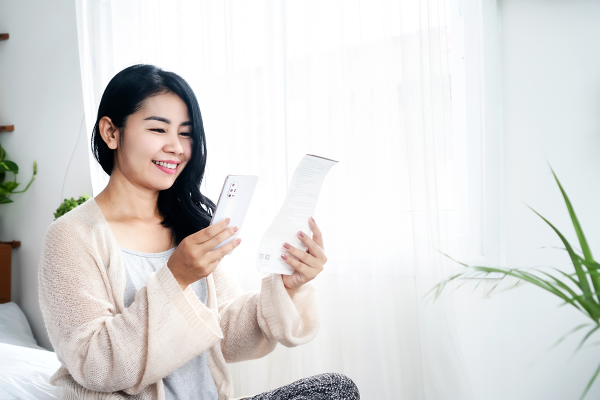 Với nhiều ưu đãi và tiện lợi, người trẻ ngày càng thích thanh toán bằng ngân hàng số.