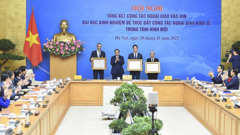 Pfizer Vietnam receives Certificate of Merit from PM