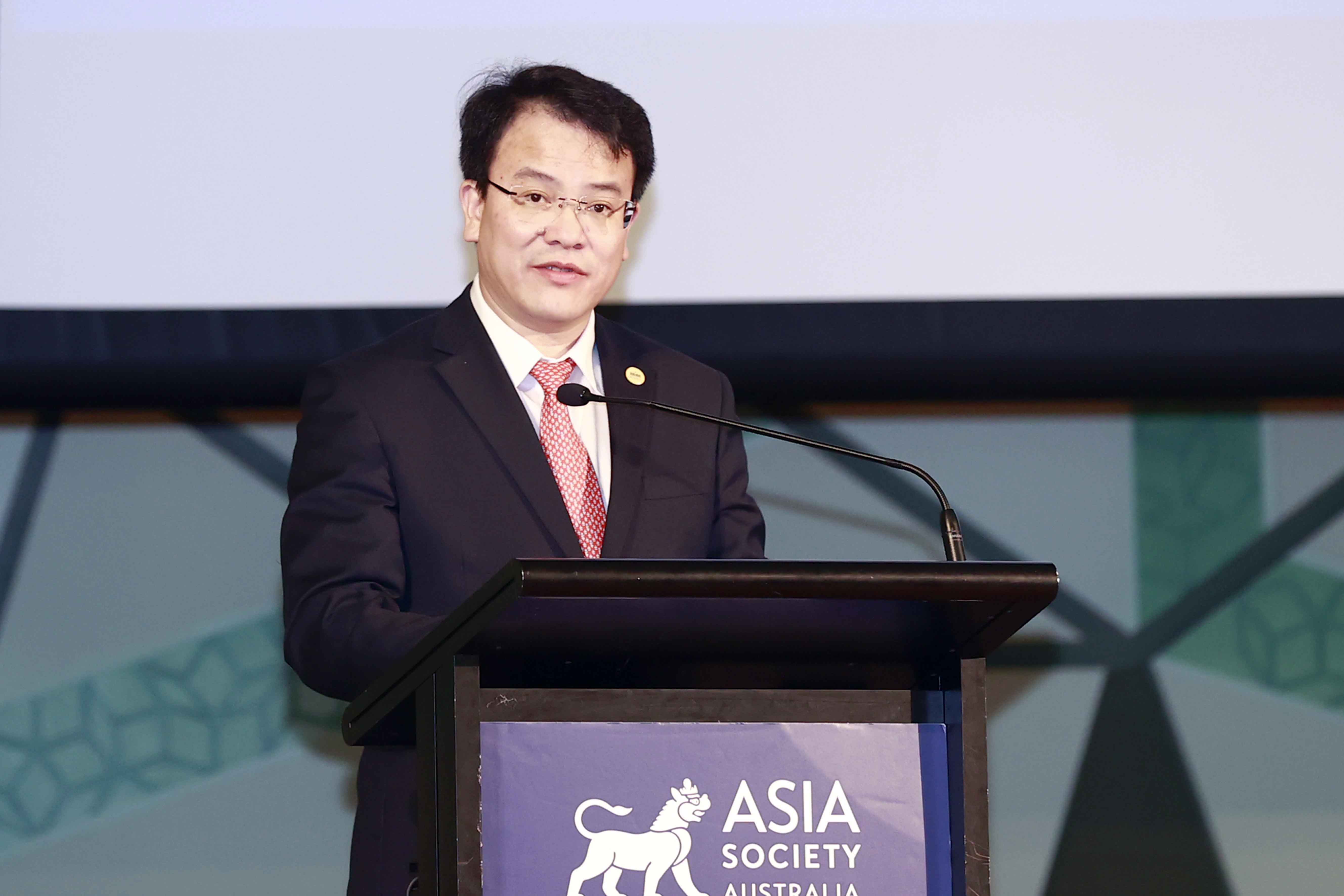 Thứ trưởng Bộ Kế hoạch v&agrave; Đầu tư Trần Quốc Phương ph&aacute;t biểu tại diễn đ&agrave;n - Ảnh: Quochoi.vn