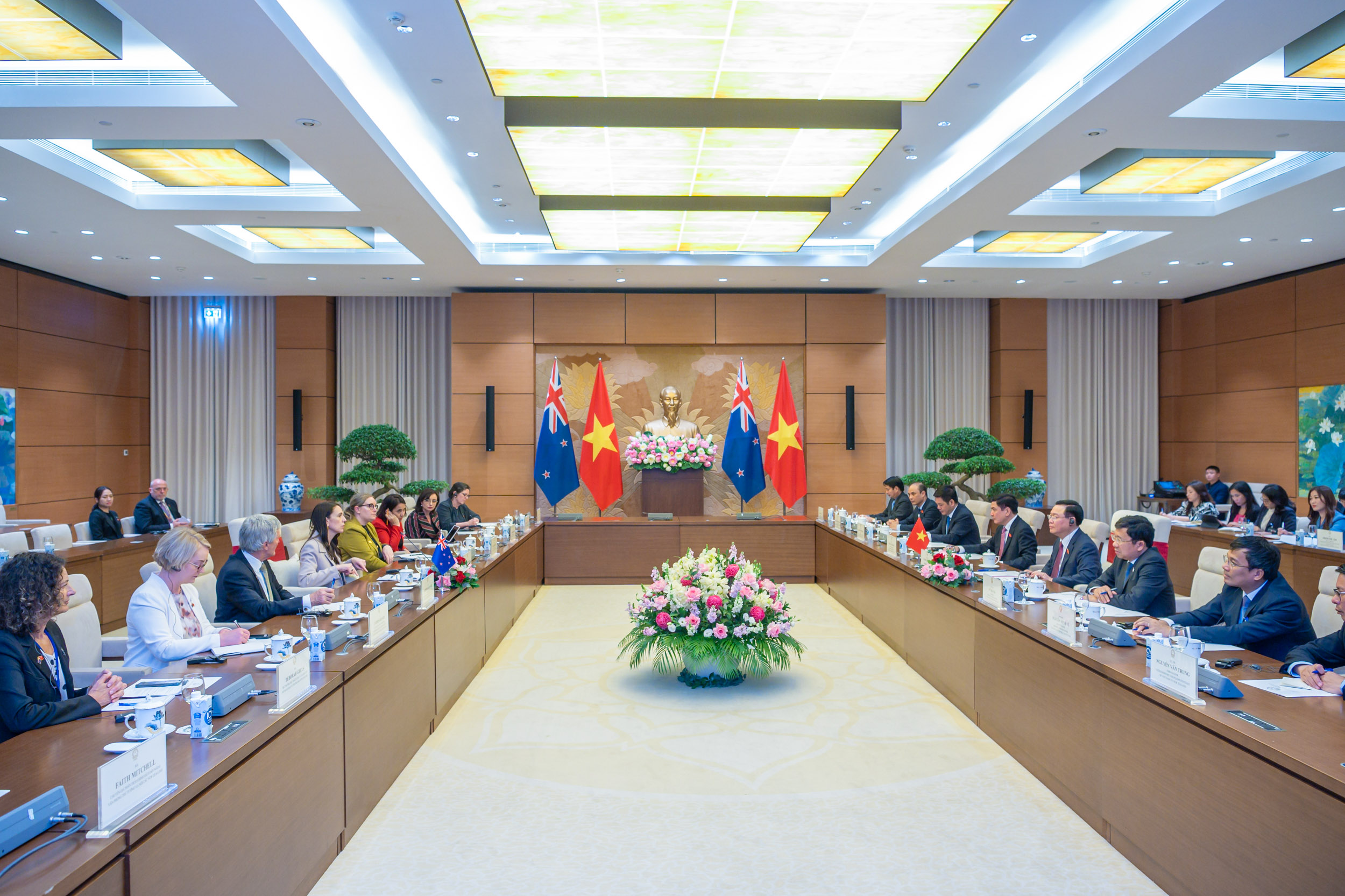 Chủ tịch Quốc hội Vương Đ&igrave;nh Huệ tiếp Thủ tướng New Zealand Jacinda Ardern - Ảnh: Quochoi.vn