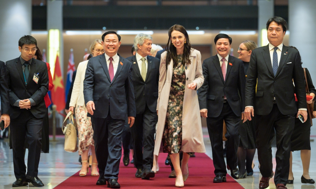 Chủ tịch Quốc hội Vương Đình Huệ và Thủ tướng New Zealand Jacinda Ardern nhân chuyến thăm chính thức Việt Nam ngày 14/11 - Ảnh: Quochoi.vn