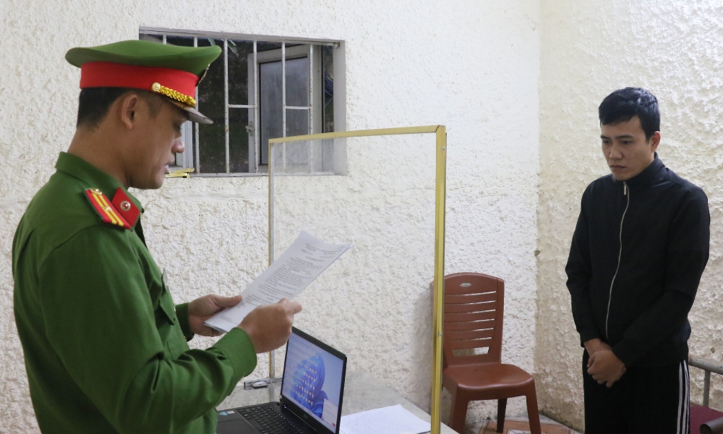 Cơ quan Công an lấy lời khai Mai Chí Phương. Ảnh: Công an tỉnh Hà Tĩnh.