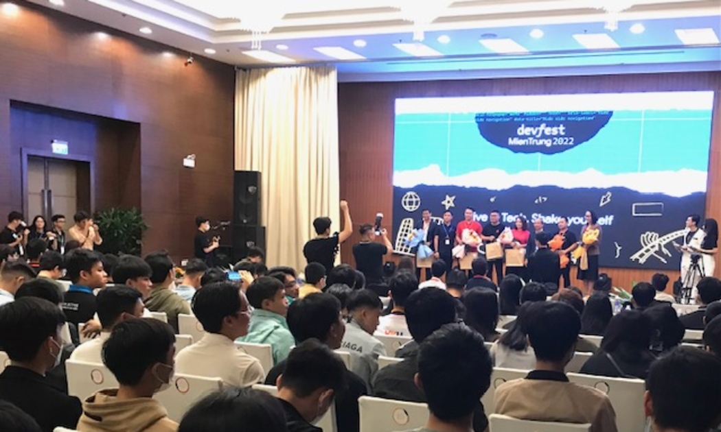 Quang cảnh tại Diễn đàn DevFest MienTrung 2022