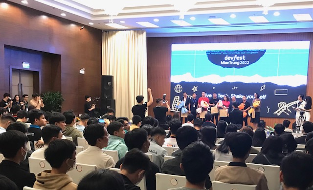 Quang cảnh tại Diễn đàn DevFest MienTrung 2022